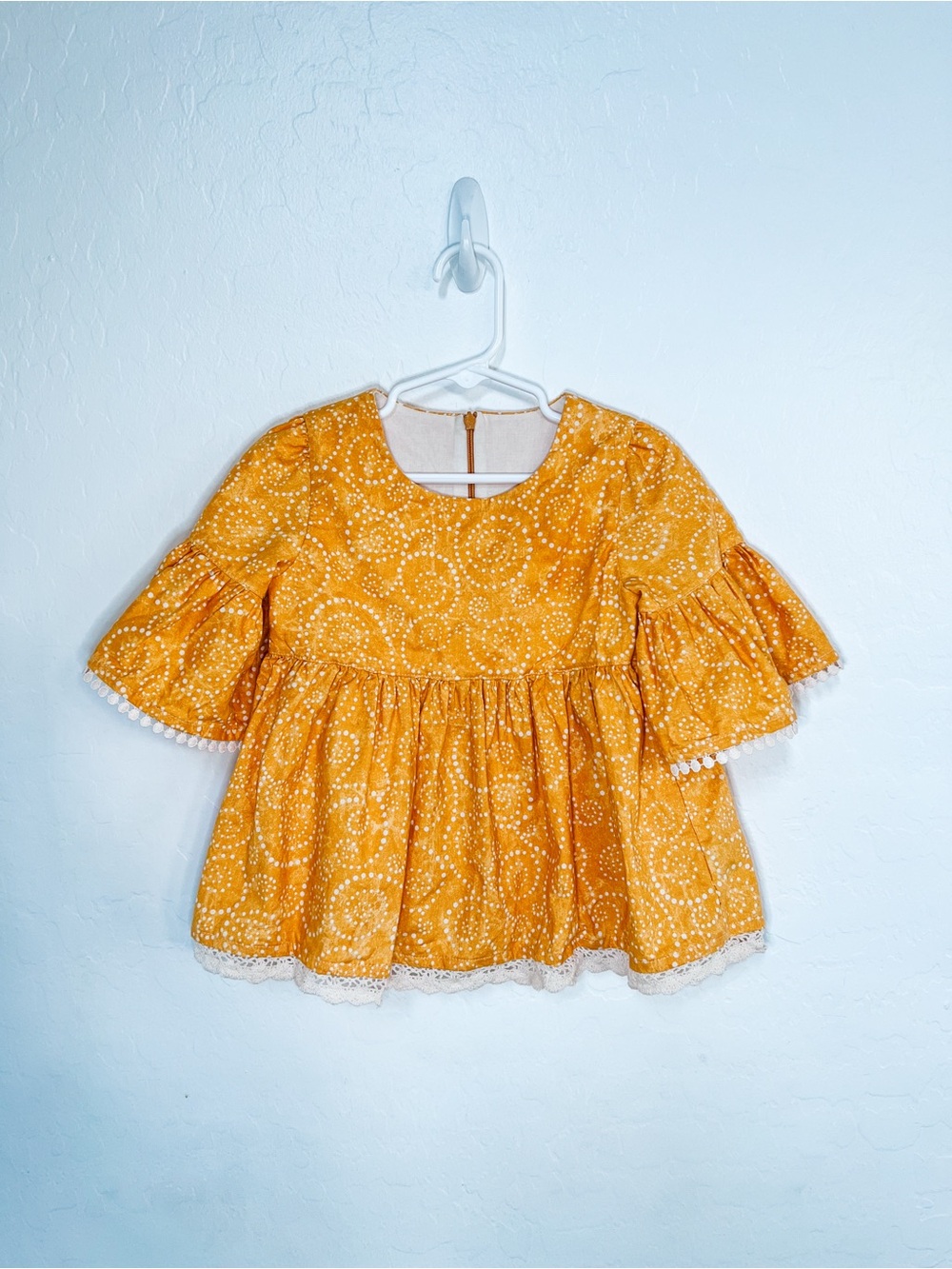 She Wears Flowers Lace-Trim Peasant Blouse